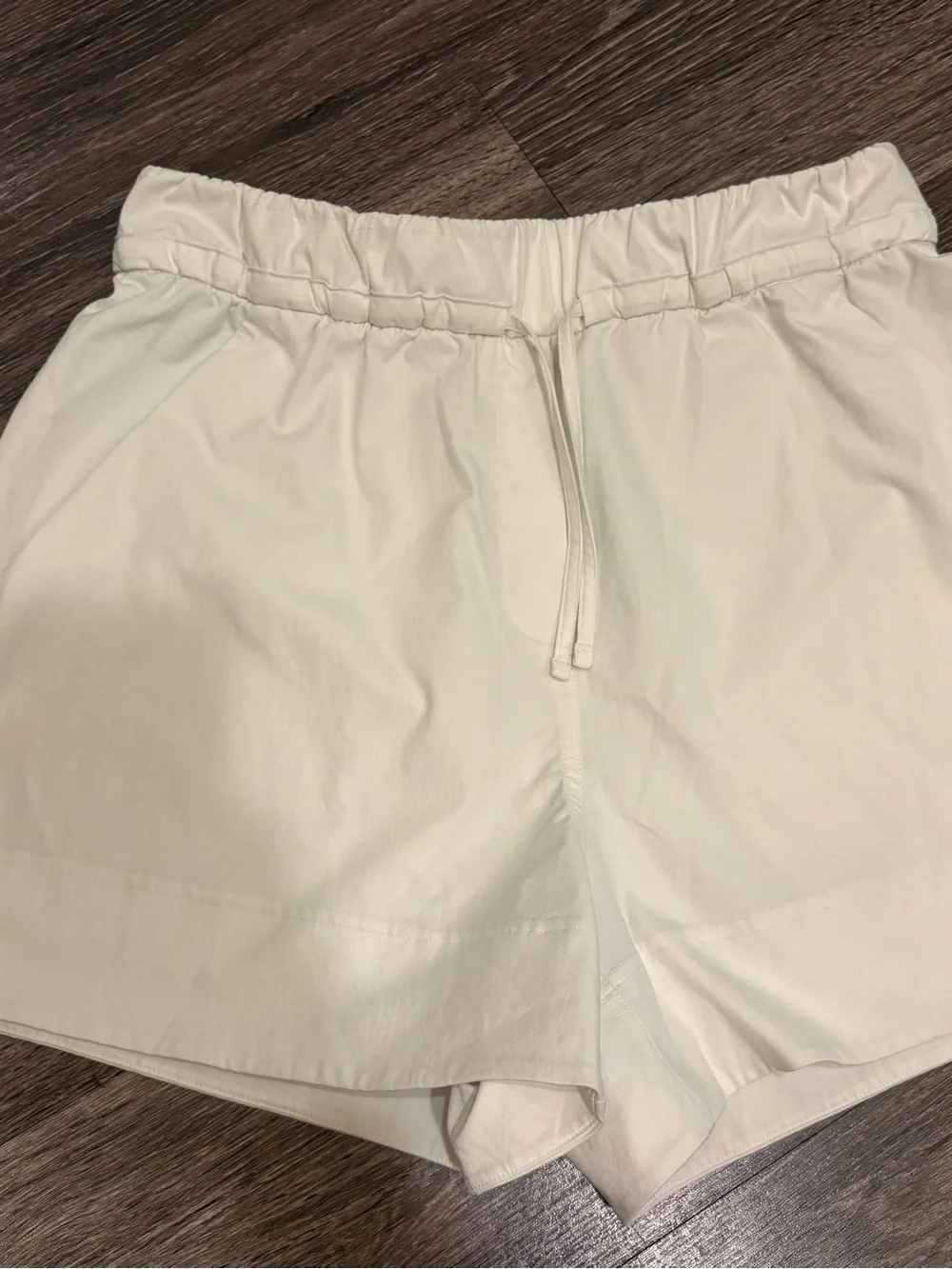 Lululemon Women’s Cinchable Waist High-Rise Woven Short 3.5 White Size Small